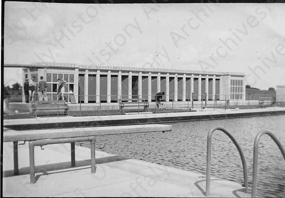 Hanly 17193 Swimming Pool, Tullamore c. 1940